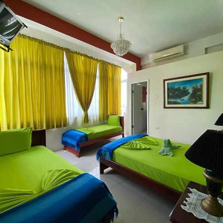 Hostal Puerto Azul Манта Экстерьер фото