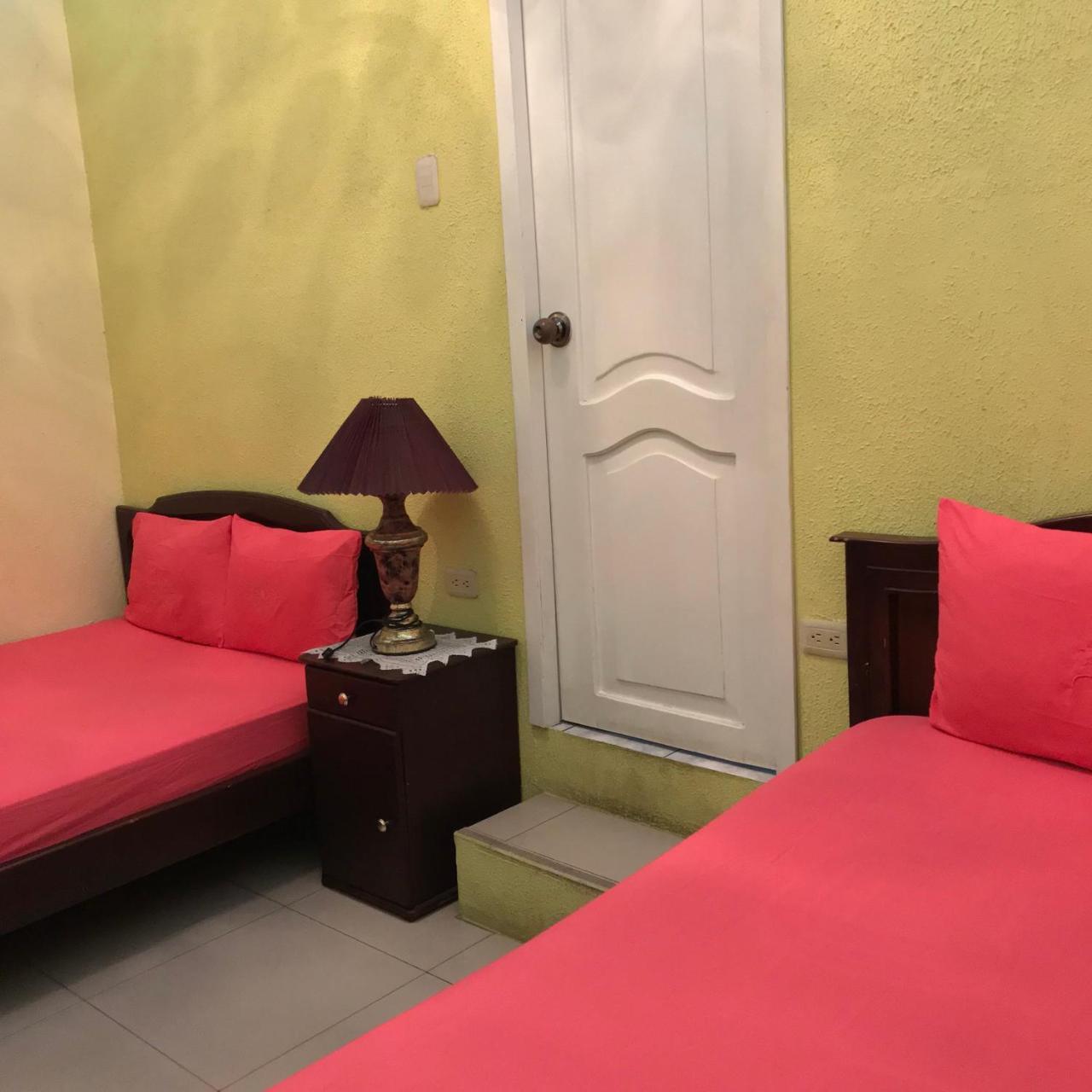 Hostal Puerto Azul Манта Экстерьер фото